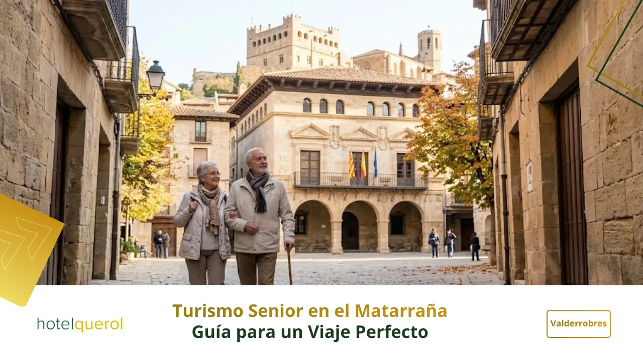 Pareja de jubilados disfrutando de un paseo cultural por Valderrobres durante su viaje al Matarraña.